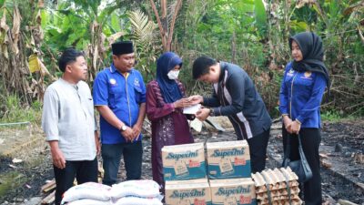 Pungut Butiran Beras di Puingan Reruntuhan Rumah, Ricky Anthony Berikan Bantuan Kepada Jamiah