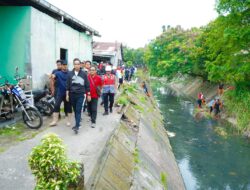 Rico Waas Gotong Royong Pembersihan Sungai Sei Putih
