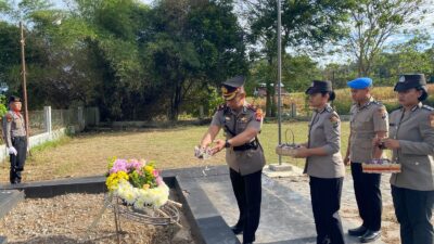 Peringati Hari Bhayangkara ke-79 , Polres Samosir  Ziarah keMakam  Pahlawan Sidamdam