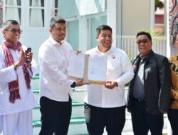 Gubernur Sumut Bobby Nasution Serahkan Aset Bangunan Rumah Dinas ke Pemkab Samosir
