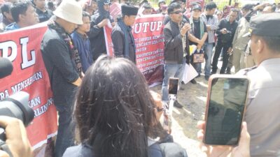 TPL Dianggap Picu Konflik, Ratusan Warga Samosir Geruduk Kantor DPRD