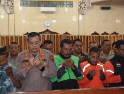 Polresta Deli Serdang Bersama Komunitas Ojol  Gelar Sholat  Ghaib Do’akan Pengemudi Ojol Alm Affan Kurniawan