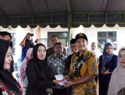 Wali Kota Tebing Tinggi Salurkan Buku Tabungan dan KKS di Kelurahan