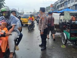 Antisipasi Kemacetan, Kanit Samapta Polsek Sunggal Lakukan Pengaturan Lalu Lintas di Pajak Kampung Lalang