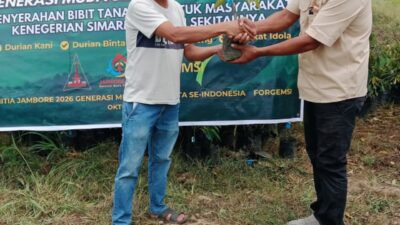 Pomparan OP Simataraja Raja Simarmata Salurkan Bantuan dan Laksanakan Penghijauan di Samosir