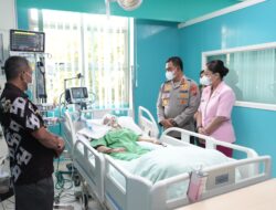 Kapolda Sumut Jenguk Korban Laka Lantas, Sampaikan Keprihatinan dan Doa untuk Kesembuhan