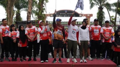 Meriahkan Peringatan Hari Pahlawan, Wali Kota Tebing Lepas Ratusan Peserta Fun Run dan Car Free Day