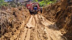 Material Longsor  Dibersihkan, Akses ke Desa Karya Sudah Dapat Dilalui