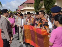 Bupati Humbang Hasundutan Hadiri Penyambutan Kapolres Baru di Mako Polres