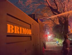 Sigap dan Tanggap, Mobil AWC Brimob Polda Sumut Dikerahkan Padamkan Kebakaran Hebat di PT Garuda Mas Perkasa