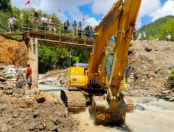 Pemerintah dan Warga Gotong Royong Perbaiki Abutment Jembatan Aek Sipoti di Onan Ganjang