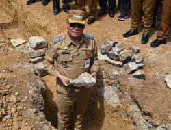Bupati Humbang Hasundutan Letakkan Batu Pertama Pembangunan KDMP Pakkat Hauagong