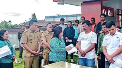 Bupati Humbahas : Serahkan Bantuan Stimulan 18 KK Onan Ganjang-Sijamapolang