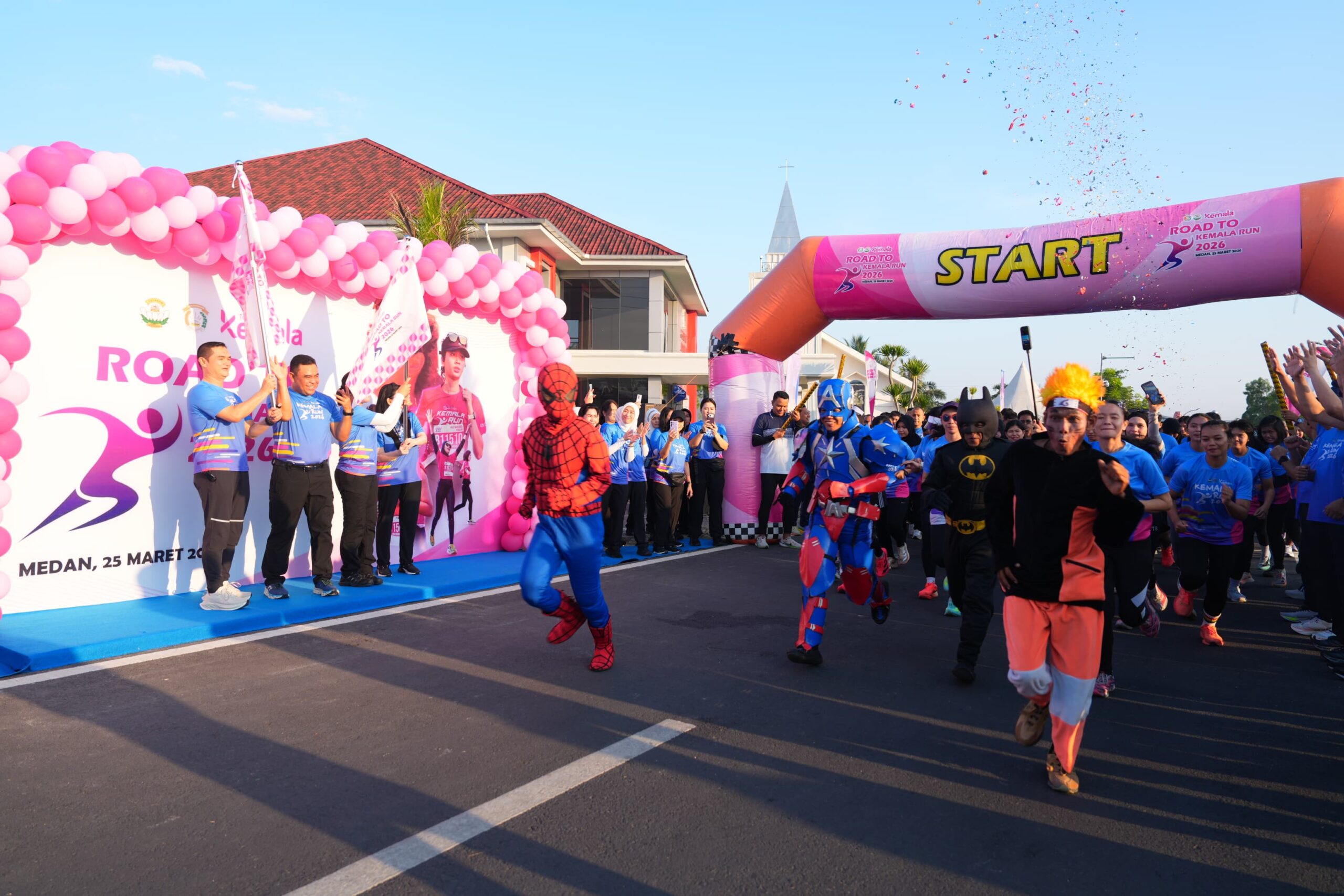 Kapolda Sumut Irjen Pol. Whisnu Hermawan Februanto, S.I.K., M.H., Wakapolda Sumut, beserta jajaran Pejabat Utama (PJU) Polda Sumut buka Road to Kemala Run 2026" di Lapangan Belakang Mapolda, Jalan Sisingamangaraja, Medan, Rabu 25 Maret 2026 (Foto: Isron Jogi Sinaga/Instrumentasi.com).