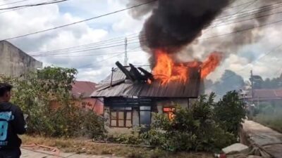 Satu Unit Rumah Warga di Siborongborong Hangus Terbakar