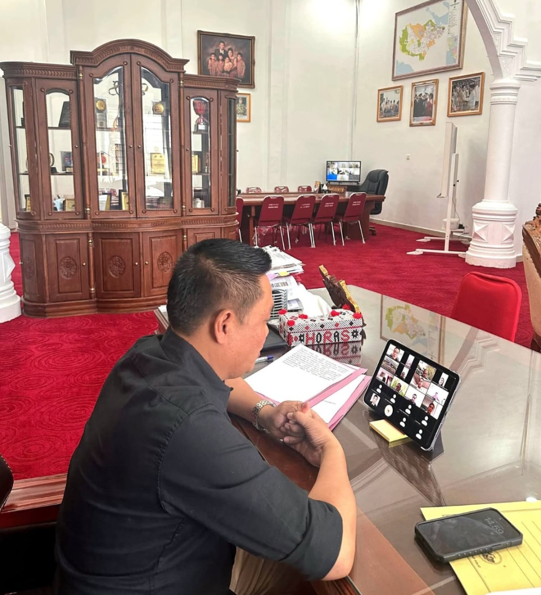 Vidcon Bupati Humbahas Oloan P Nababan dengan ketua DEN (Foto.dok.Instrumentasi.com)