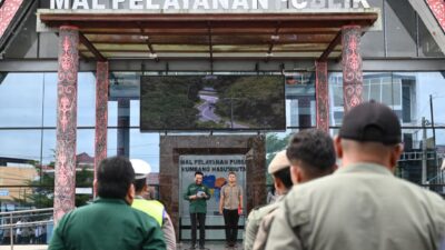 Dr. Oloan Paniaran Nababan, memimpin apel operasi gabungan sadar pajak kendaraan bermotor dan Bea Balik Nama di halaman Mal Pelayanan Publik (MPP) Doloksanggul, Selasa (21/4/2026).