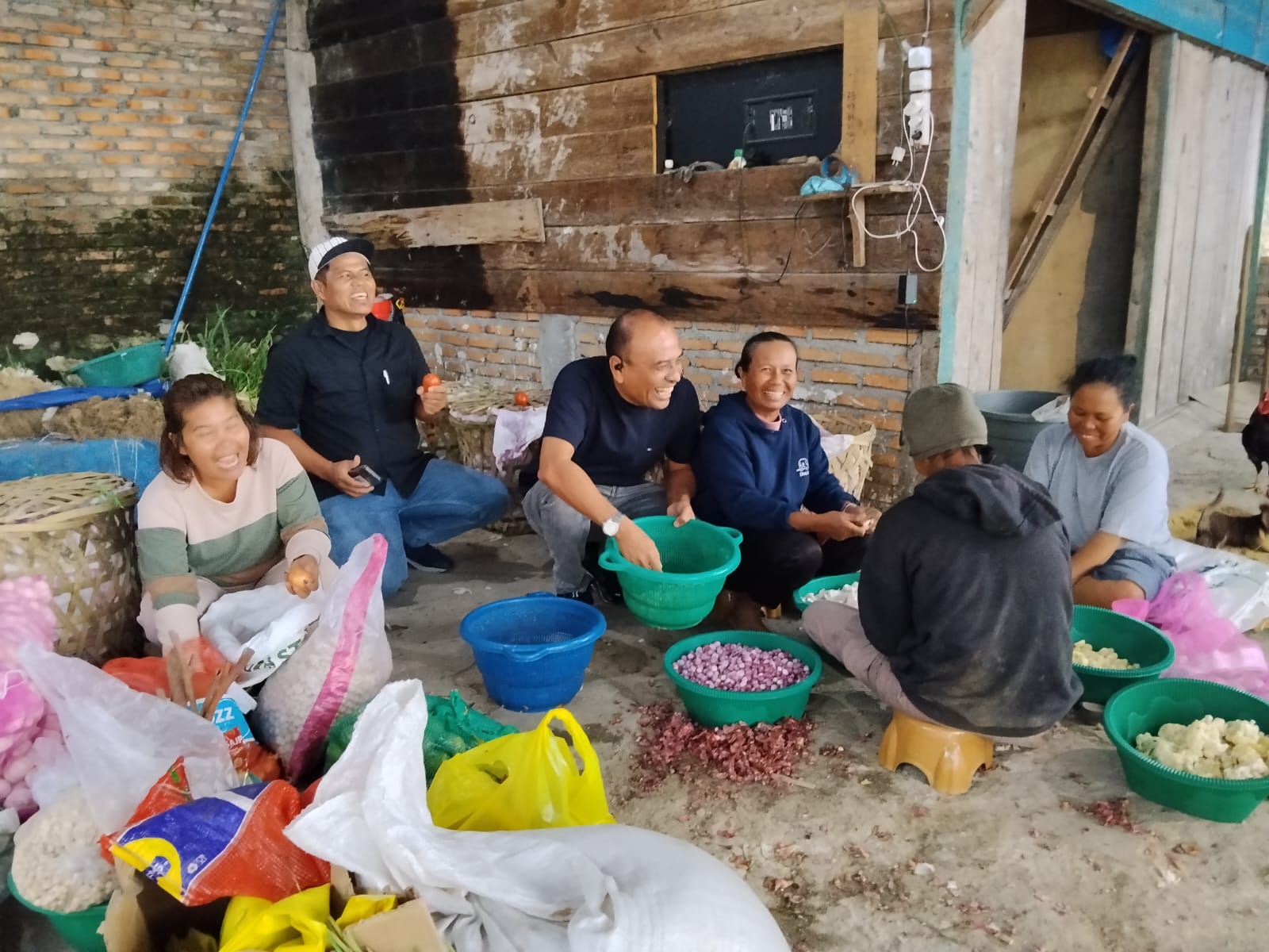 Ketua Yayasan Bisukma, Erikson Sianipar, mengunjungi pelaku usaha mikro, kecil, dan menengah (UMKM) berbasis pertanian di Kecamatan Siborongborong, Kabupaten Tapanuli Utara, Selasa (14/4/2026).