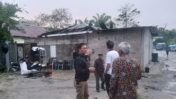 Angin Puting Beliung Rusak Rumah Warga di Paniaran, Lalu Lintas Sempat Terganggu