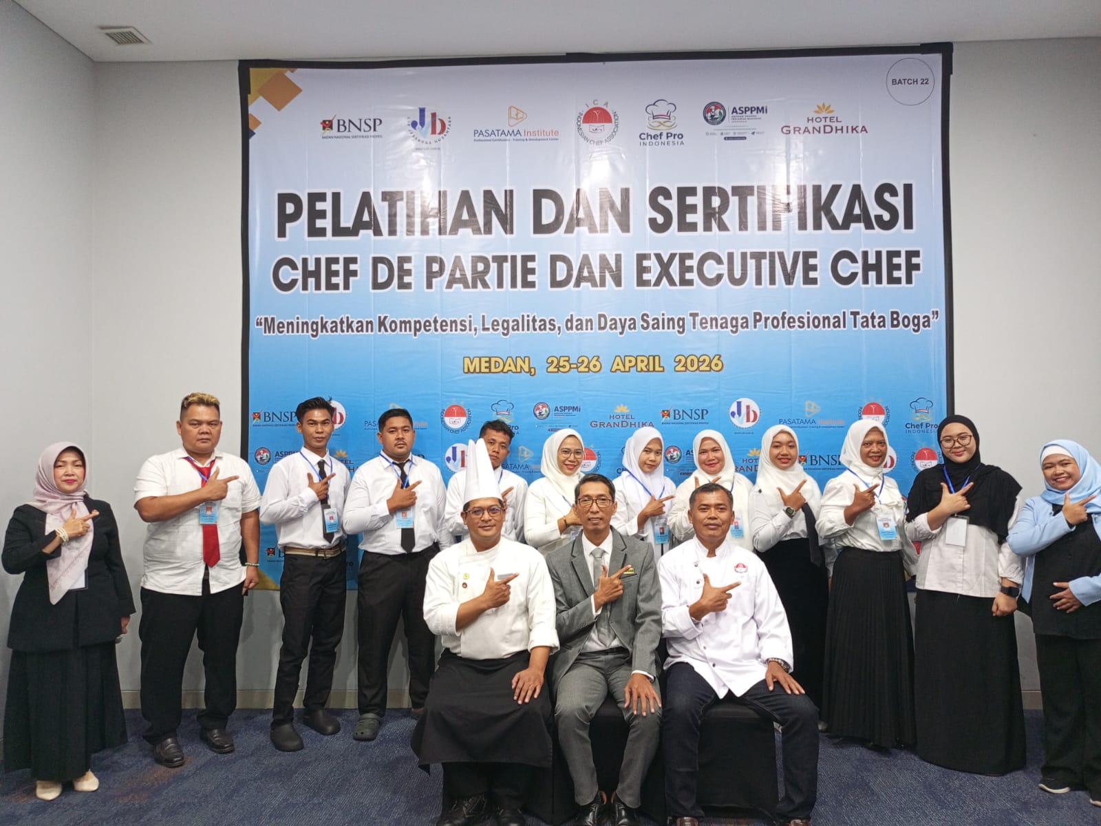 Pasatama Institute bekerja sama dengan Badan Nasional Sertifikasi Profesi (BNSP) menggelar pelatihan dan sertifikasi Chef de Partie serta Executive Chef di Hotel GranDhika Setiabudi Medan, Jalan Dr. Mansyur No. 169, Kecamatan Medan Sunggal, Sabtu (25/4/2026).