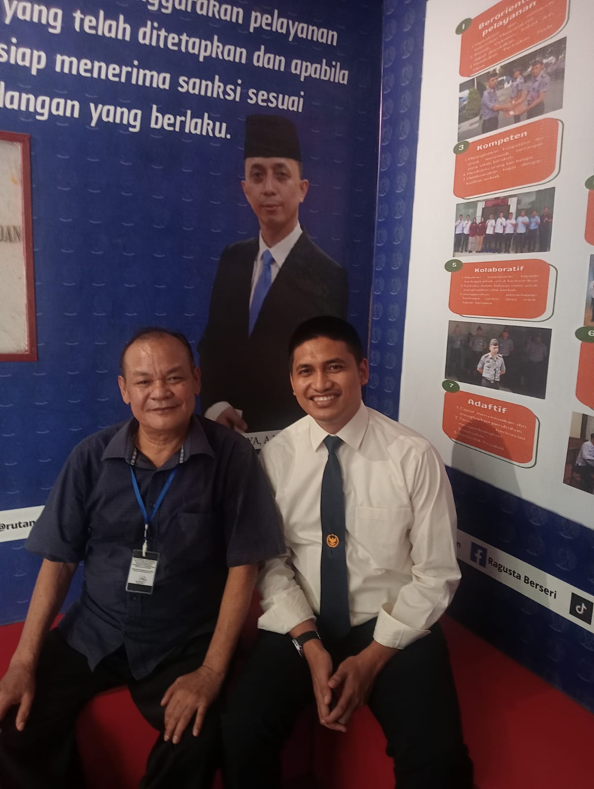 Joshrius Korlipnas instrumentasi.com bersama Agung salah seorang Staf Rutan Kelas I Medan. (Foto: Ist/Instrumentasi.com)