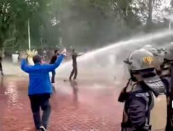 Aparat Hajar Massa dengan Gas Air Mata, Demo JKA di Aceh Memanas