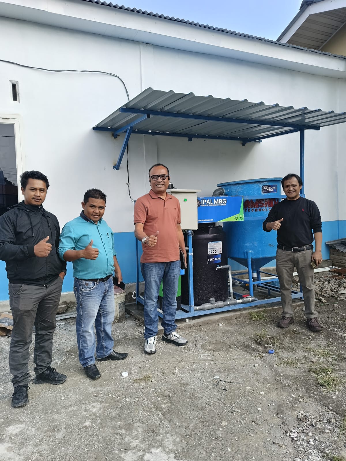 Pendiri Yayasan Bisukma, Dr. Ir. Erikson Sianipar, MM, bersama pengurus melakukan kunjungan kerja ke sejumlah dapur operasional Makanan Bergizi Gratis (MBG) di Kecamatan Siborongborong, Taput, Jumat (01/05/2026).