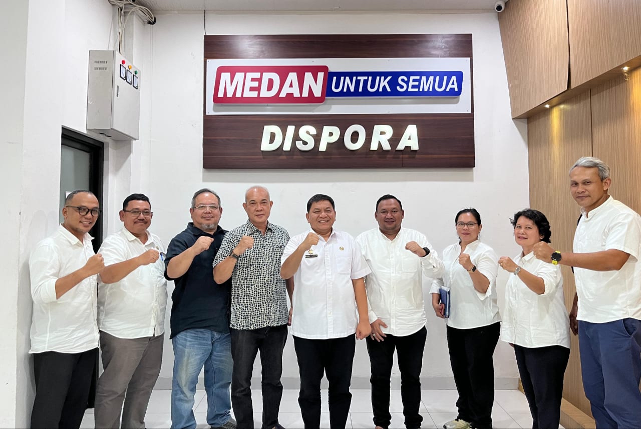 Kedua belah pihak menggelar rapat pembahasan program kerja strategis tahunan dalam Gedung Dispora Kota Medan, Jalan Rotan, Medan Petisah, Rabu, 6 Mei 2026. 