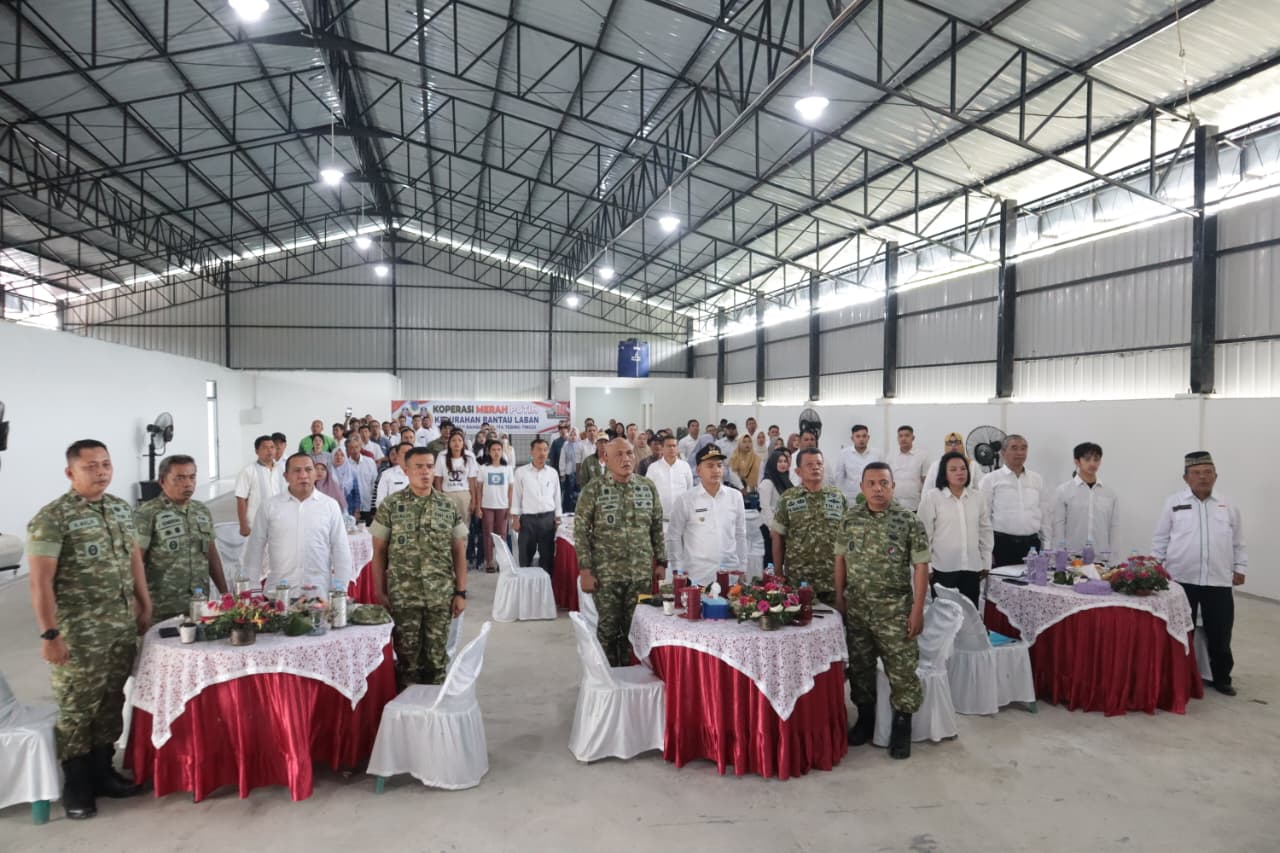 Wali Kota Tebing Tinggi H. Iman Irdian Saragih mengikuti prosesi peresmian operasional 1.061 Koperasi Desa/Kelurahan Merah Putih (KDKMP) se-Indonesia melalui Zoom Meeting, Sabtu (16/5/2026).