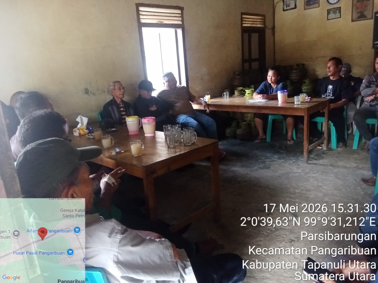 Forum masyarakat Pangaribuan sedang rapat untuk mendesak penutupan THM di Desa sibingke,Aek buluTHM berkedok Lapo Tuak diAek Laccinok Desa Sibingke, kecamatan Pangaribuan. (F. Sofian Candra Lase/instrumentasi.com)