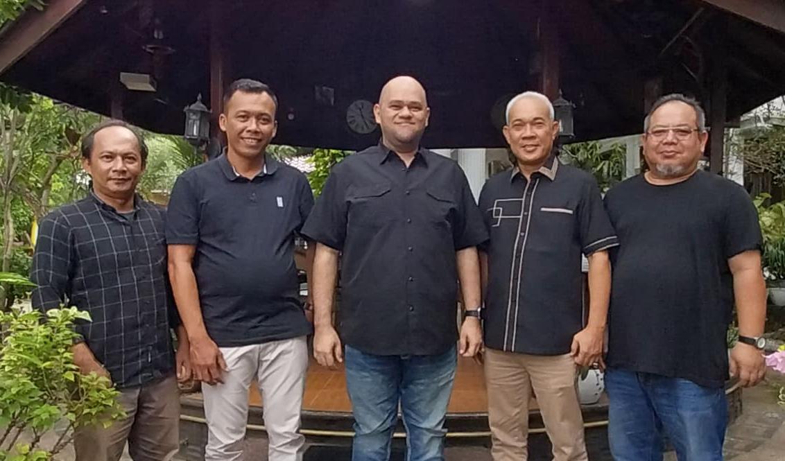 guna memasyarakatkan olahraga, Pengurus KORMI Kota Medan bersilaturahmi dengan Ketua Fraksi Partai Golkar DPRD Medan, Senin (18/5/ 2026).