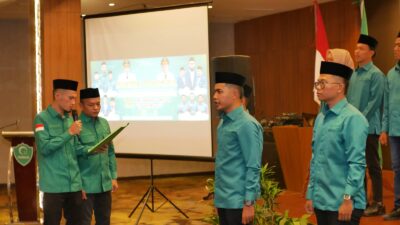 Ketua Umum Pimpinan Pusat (PP) HIMMAH RI, Abdul Razak Nasution, melantik langsung jajaran pengurus. Sekretaris Jenderal Sukri Sitorus, di Hotel Le Polonia Medan, Selasa 19 Mei 2026 (Foto: Jogi/instrumentasi.com)