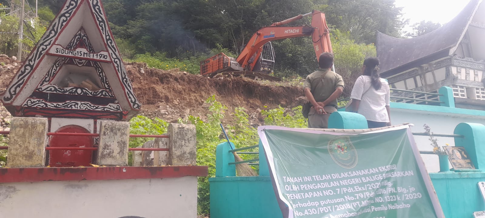 Pelaksanaan eksekusi bangunan tugu di Lumban Buntu, Desa Tanjung Bunga, Kecamatan Pangururan, Kabupaten Samosir.