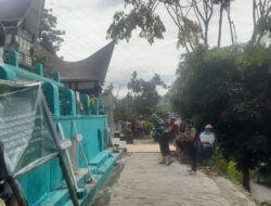Proses eksekusi makam dan tugu di Lumban Buntu Tanjung Bunga Pangururan, Samosir.