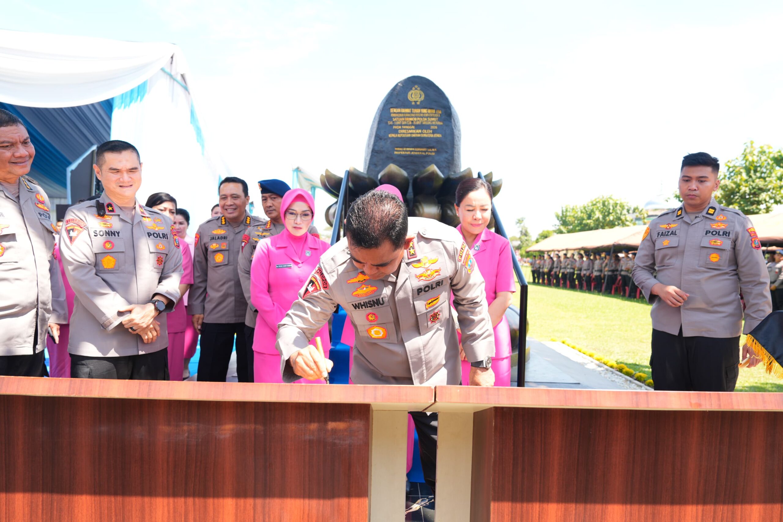 Kapolda Sumatera Utara Irjen Pol Whisnu Hermawan Februanto meresmikan pembangunan Satuan Pelayanan Pemenuhan Gizi (SPPG) serta 40 unit rumah dinas personel di Kompi II Batalyon A Satuan Brimob Polda Sumut, Selasa (26/5/2026).