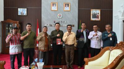 Pengurus dan Tokoh penasehat SRO Humbahas datangi Bupati Humbahas untuk peletakan batu pertama pembangunan gedung sekretariat, Selasa 23 juni 2026 (Foto: Dok/Instrumentasi.com)