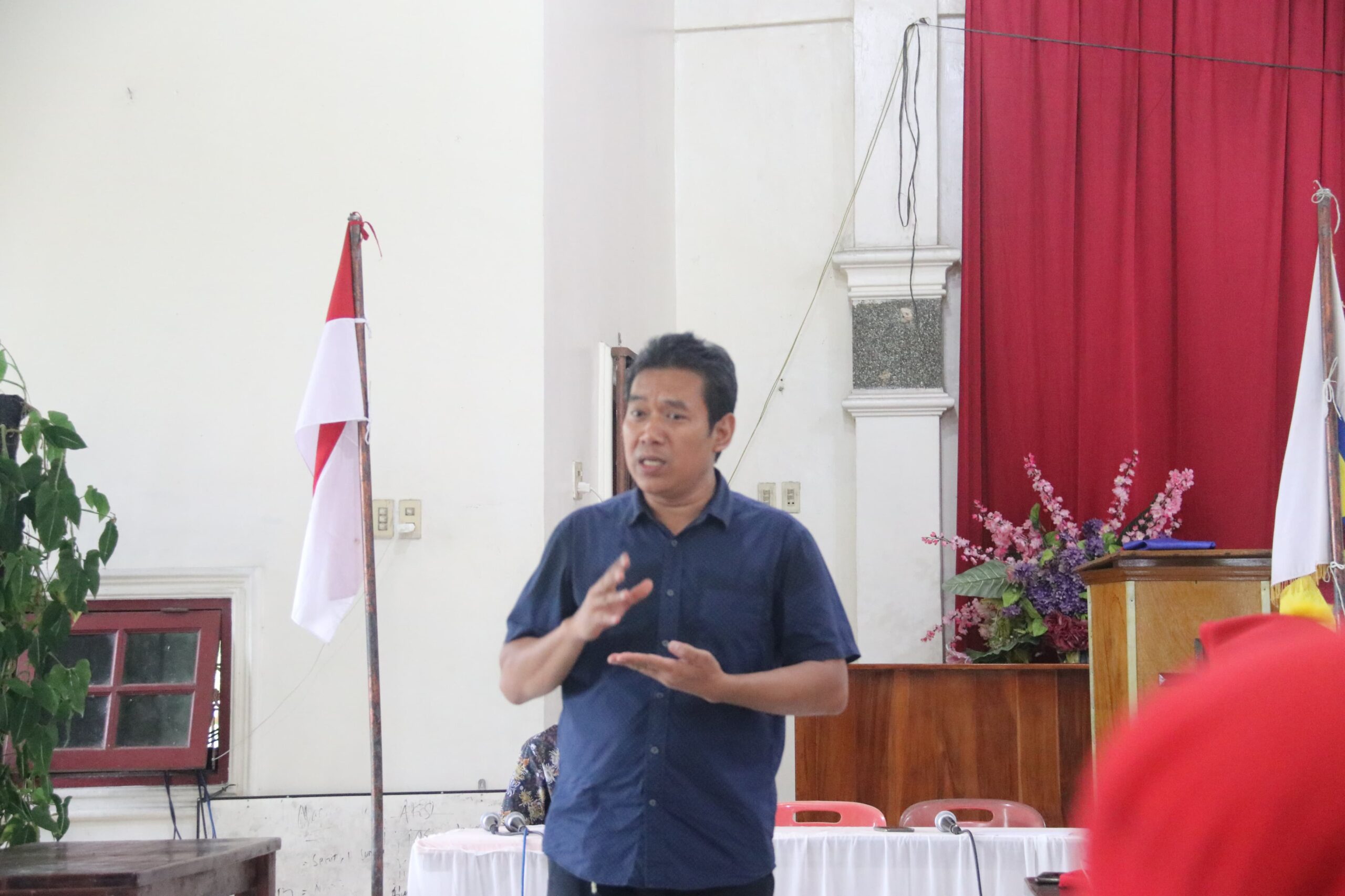 Direktur Eksekutif Indonesian Government Watch (IGoWa), Sutrisno Pangaribuan, menilai tuduhan bahwa aksi mahasiswa didanai atau "direcehkan" kelompok elite politik bukan isu baru.