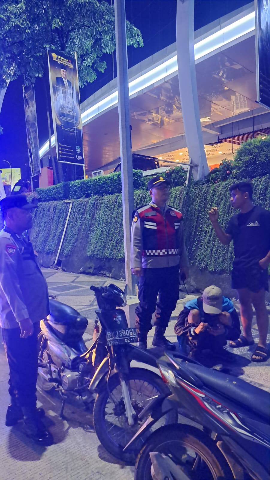 Polsek Sunggal Polrestabes Medan menggencarkan patroli _blue light_ pada malam hari untuk mencegah gangguan kamtibmas dan menghadirkan rasa aman bagi warga di wilayah hukumnya.