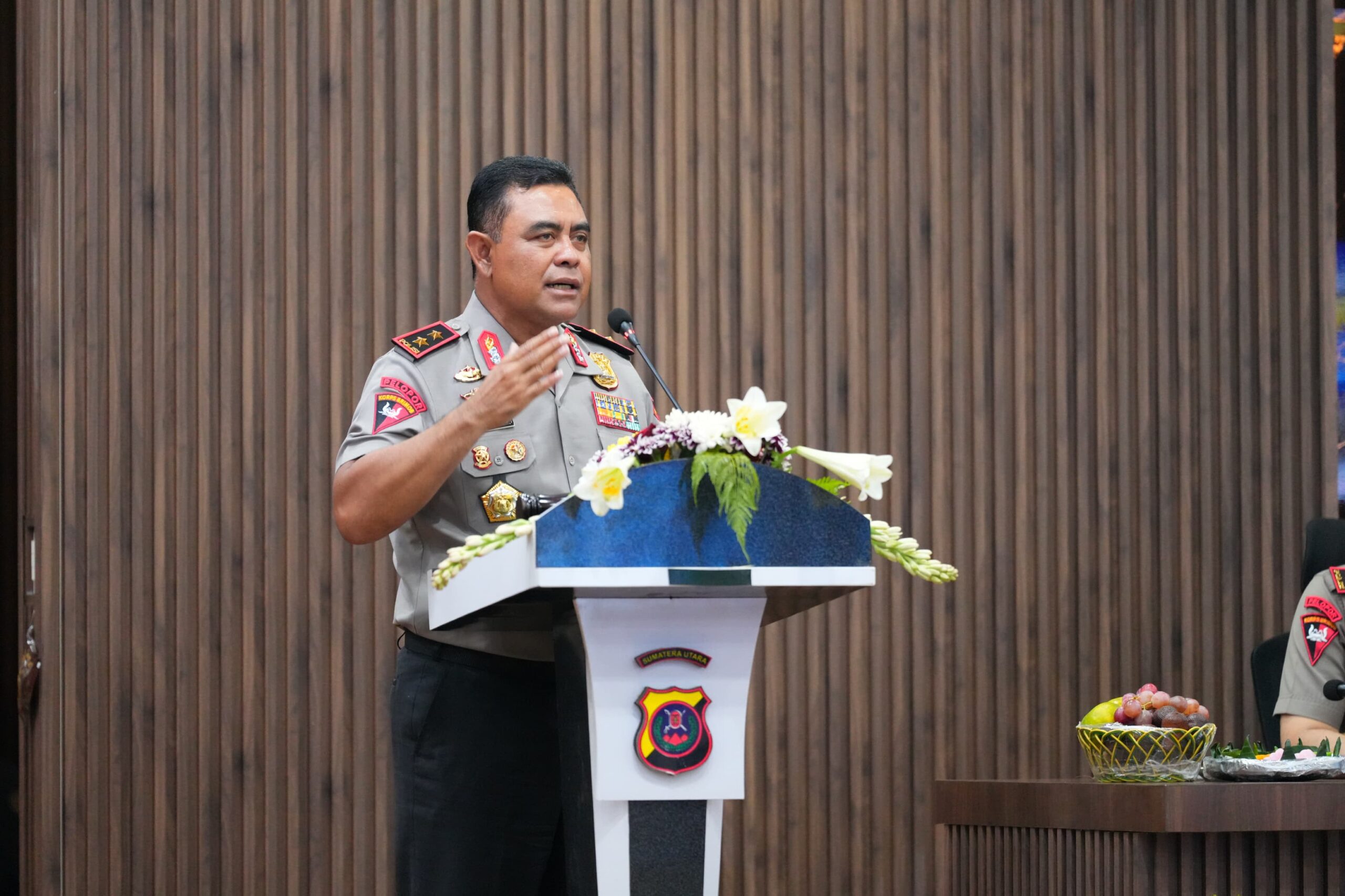 Kapolda Sumut Irjen. Pol. Whisnu Hermawan Februanto, S.I.K., M.H. menegaskan peran kehumasan sebagai ujung tombak komunikasi publik di tengah derasnya arus informasi digital, Rabu 17 Juni 2026 (Foto: Dok/Instrumentasi.com)