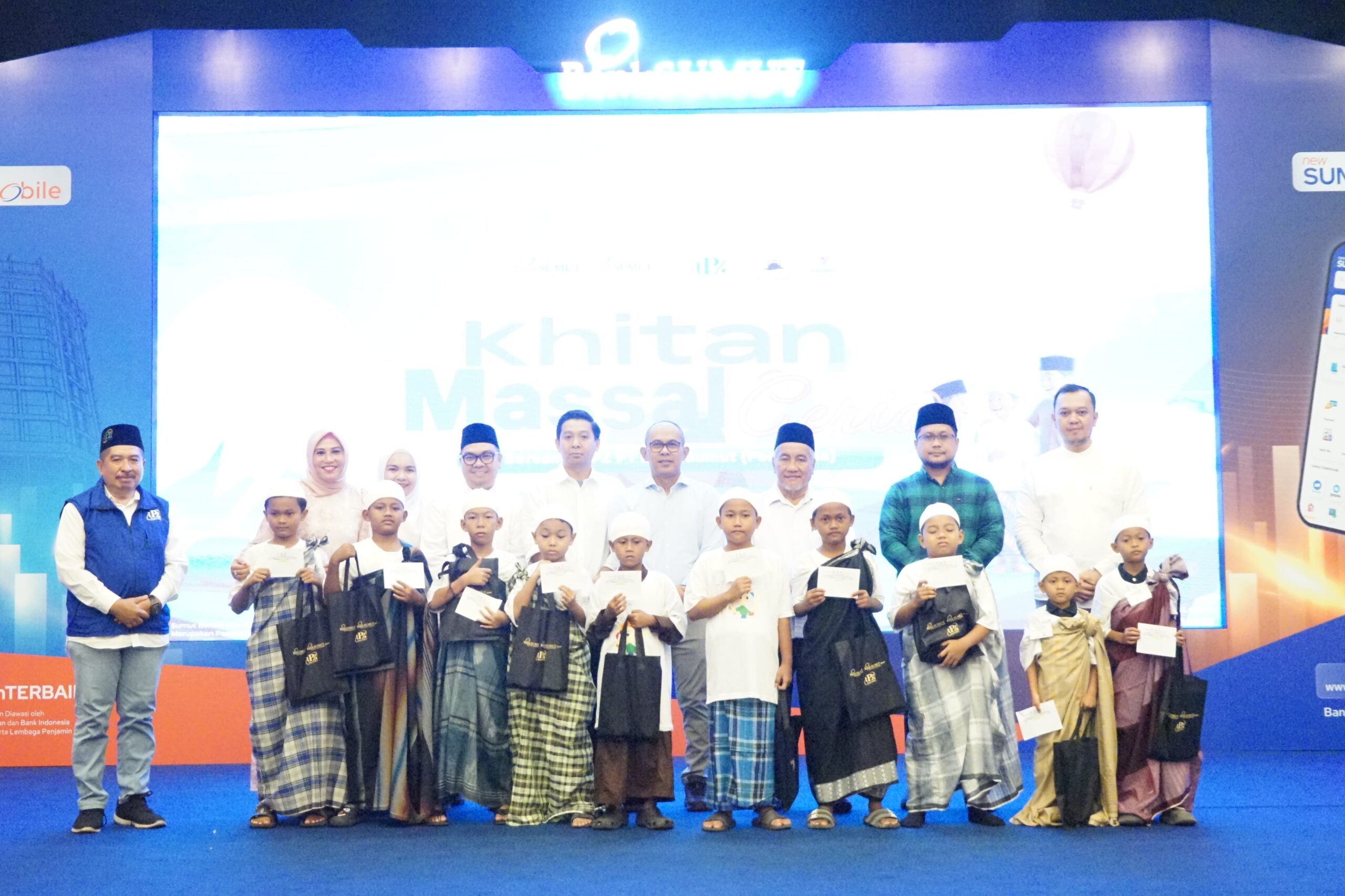 PT Bank Sumut melalui Unit Pengelola Zakat (UPZ) kembali menggelar aksi sosial berupa khitan massal bagi 100 anak. Kegiatan itu berlangsung di Ballroom Kantor Pusat Bank Sumut, Jalan Imam Bonjol, Medan, Minggu (28/6/2026).