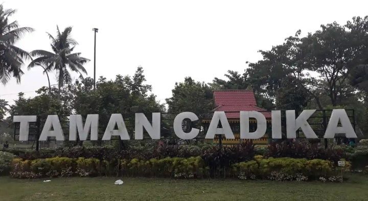 Kepala Dinas Pemuda dan Olahraga Kota Medan, Tengku Chairunniza diduga melakukan pembiaran. Buktinya, anggotanya hingga kini masih menarik tarif parkir Rp3 ribu untuk roda dua dan Rp5 ribu untuk roda empat di Taman Cadika Medan