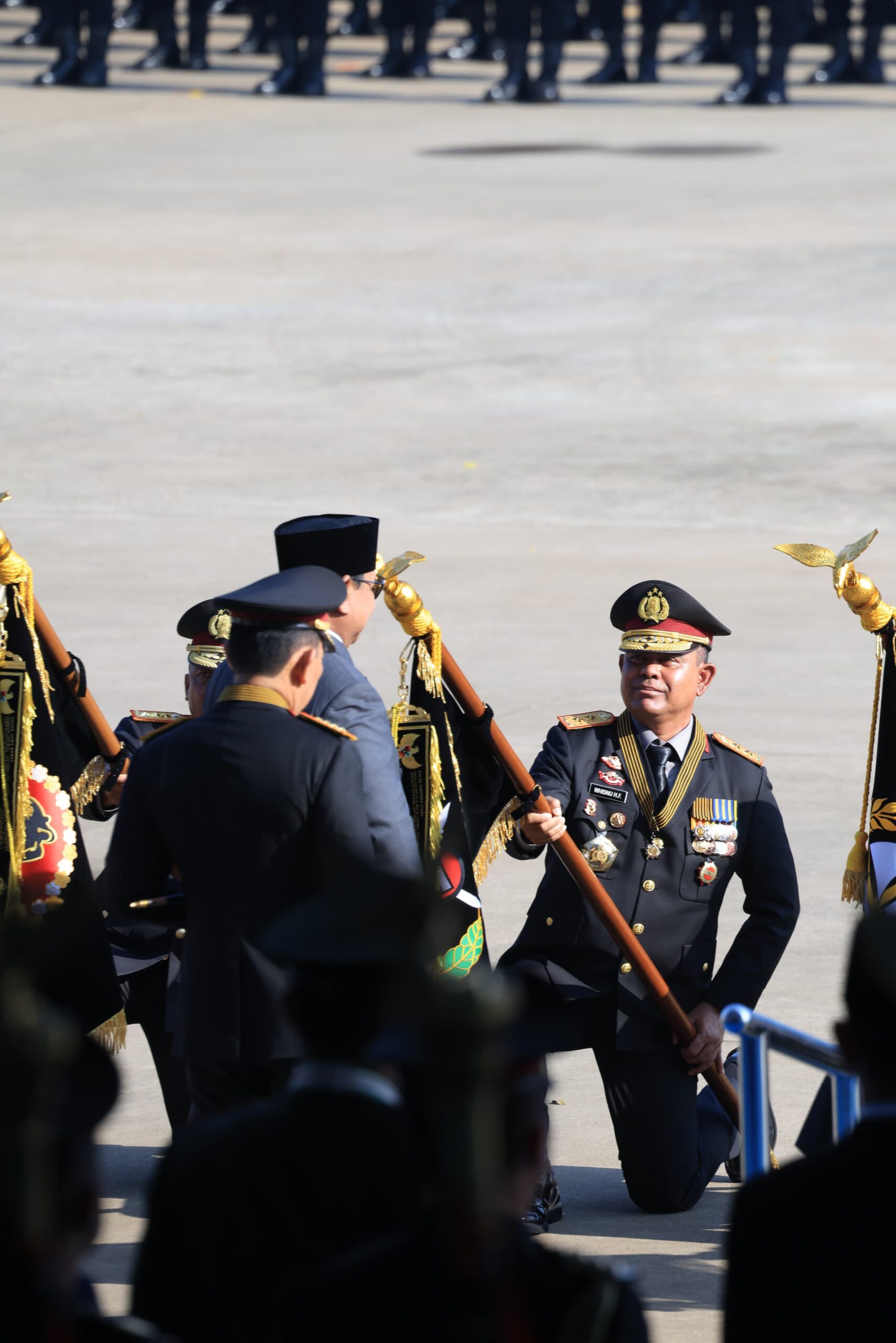 langsung menganugerahkan Tanda Kehormatan Nugraha Sakanti kepada Kapolda Sumut Irjen Pol. Whisnu Hermawan Februanto, S.I.K., M.H., pada Rabu (01/7/2026).