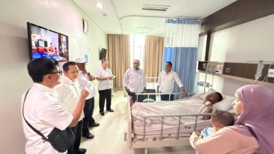 Managemen PTPN IV Regional 2 saat Menjenguk Korban.