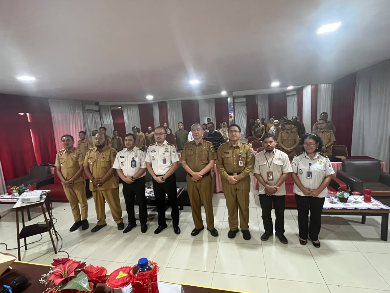 Sekretaris Daerah Kota Tebing Tinggi, Erwin Suheri Damanik, meresmikan kegiatan Sosialisasi Desa Binaan Imigrasi. Kegiatan ini bertujuan mencegah Tindak Pidana Perdagangan Orang (TPPO) dan Tindak Pidana Penyelundupan Manusia (TPPM). Acara berlangsung di Aula Hotel Malibou, Jalan Jenderal Sudirman, Kota Tebing Tinggi, Selasa (21/7/2026).