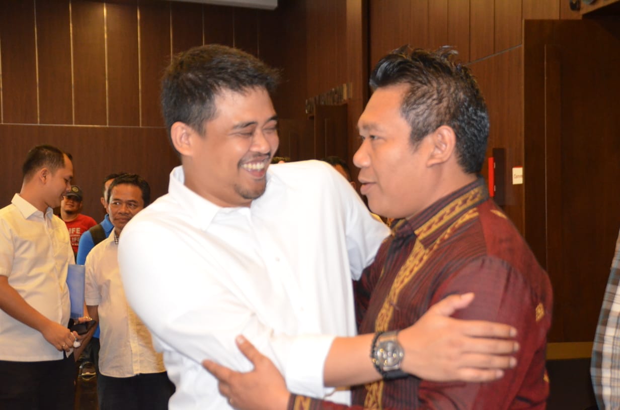 Gubernur Sumatera Utara Bobby Nasution kembali menunjukkan sikap “baper” dengan meninggalkan ruang rapat paripurna DPRDSU. Bobby meninggalkan Rapat Paripurna tanpa izin kepada Pimpinan DPRDSU pada Selasa (21/7/2026).