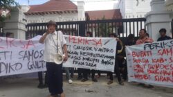 Massa Desak Kejari Samosir Tuntaskan Korupsi Bansos Rp511 Juta