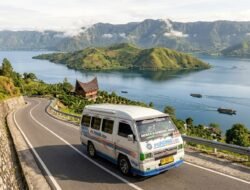 Mini bus Prima Jaya saat melintasi parapat menuju Medan (Dok/instrumentasi.com)