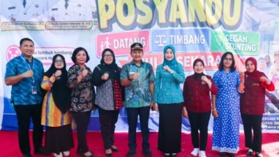 Wali Kota Tebing Tinggi H. Iman Irdian Saragih didampingi Sekretaris Daerah Kota Erwin Suheri Damanik dan Ketua TP PKK Kota Ny. Hj. Susmira Wanti Iman Irdian menghadiri sekaligus membuka Kampanye dan Gerakan Masyarakat Hidup Sehat