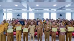 Serahkan SK Program Indonesia Pintar, Wali Kota Tebing Tinggi Minta Kepala Sekolah Bekerja Adaptif dan Berintegritas