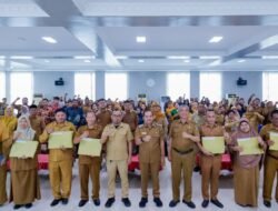 Serahkan SK Program Indonesia Pintar, Wali Kota Tebing Tinggi Minta Kepala Sekolah Bekerja Adaptif dan Berintegritas